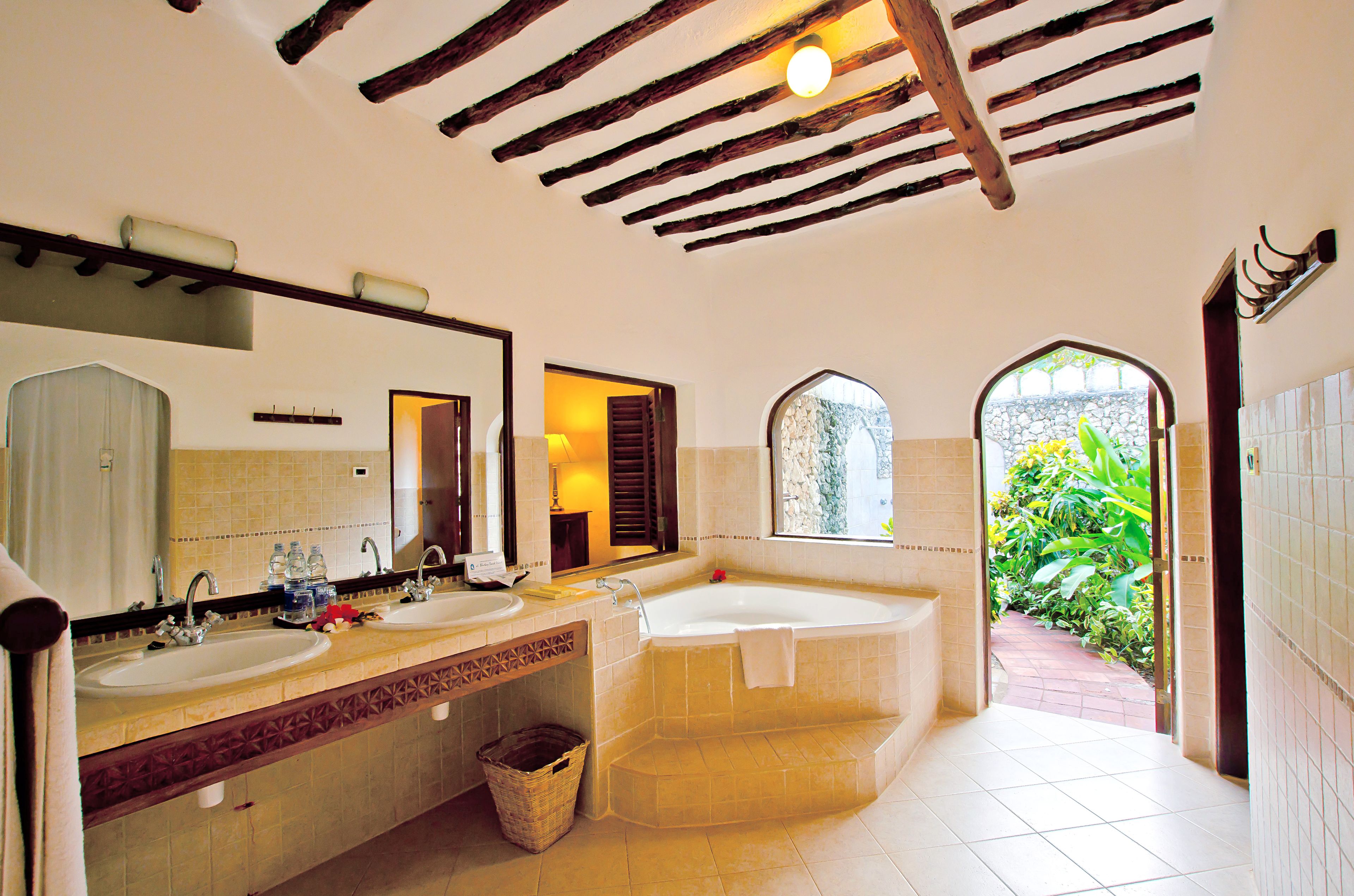 junior suite, garden view | 1 bedroom, minibar, in-room safe, desk