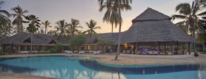 2 outdoor pools - Bluebay Beach Resort & Spa (Kiwengwa)