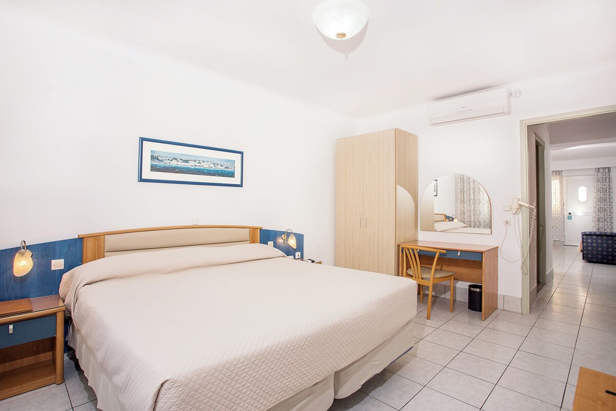 Family Apartment, 1 Bedroom | In-room safe, desk, WiFi (free), bed sheets