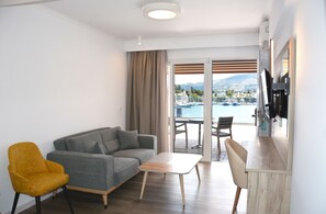 Deluxe Double Room Panorama | Safe på rommet, skrivebord, wi-fi (inkludert) og sengetøy