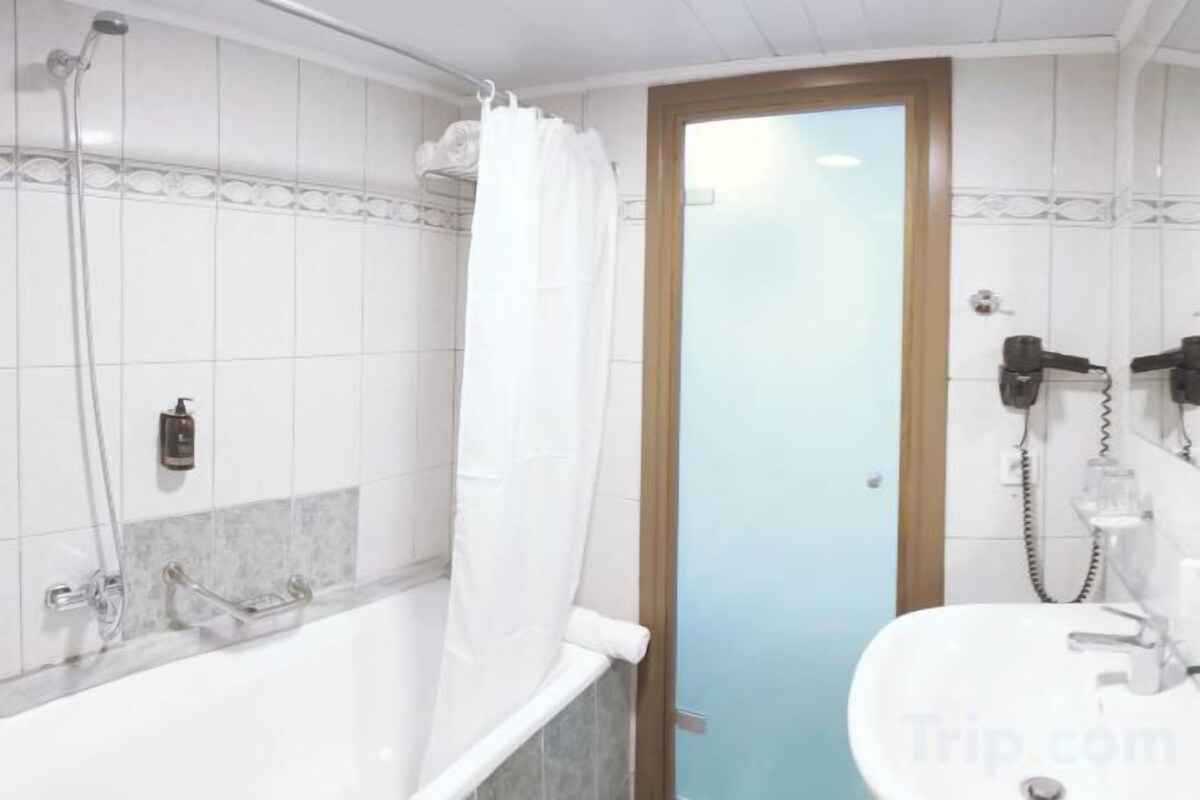 Bathroom | Free toiletries, hair dryer, towels, soap