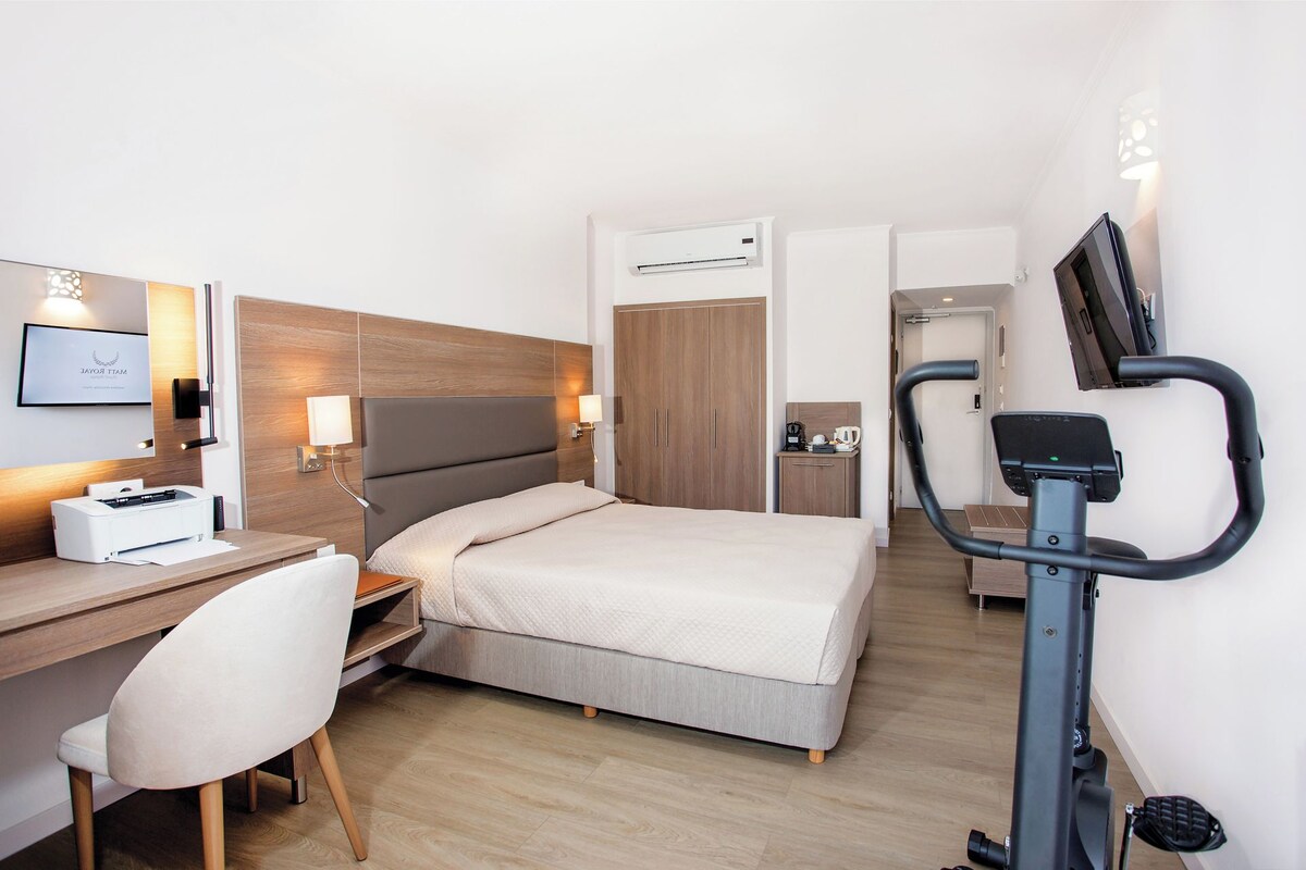 Business Superior Room | In-room safe, desk, WiFi (free), bed sheets