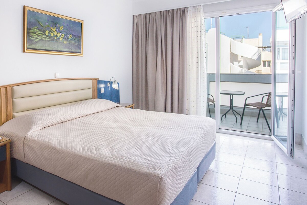 Standard Twin Room | In-room safe, desk, WiFi (free), bed sheets