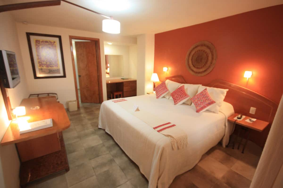 1 bedroom, premium bedding, in-room safe, free WiFi
