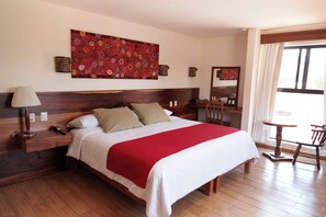 Standard Room, 1 King Bed | Premium bedding, in-room safe, free WiFi, bed sheets - Hotel Mansion del Valle (San Cristóbal de las Casas)