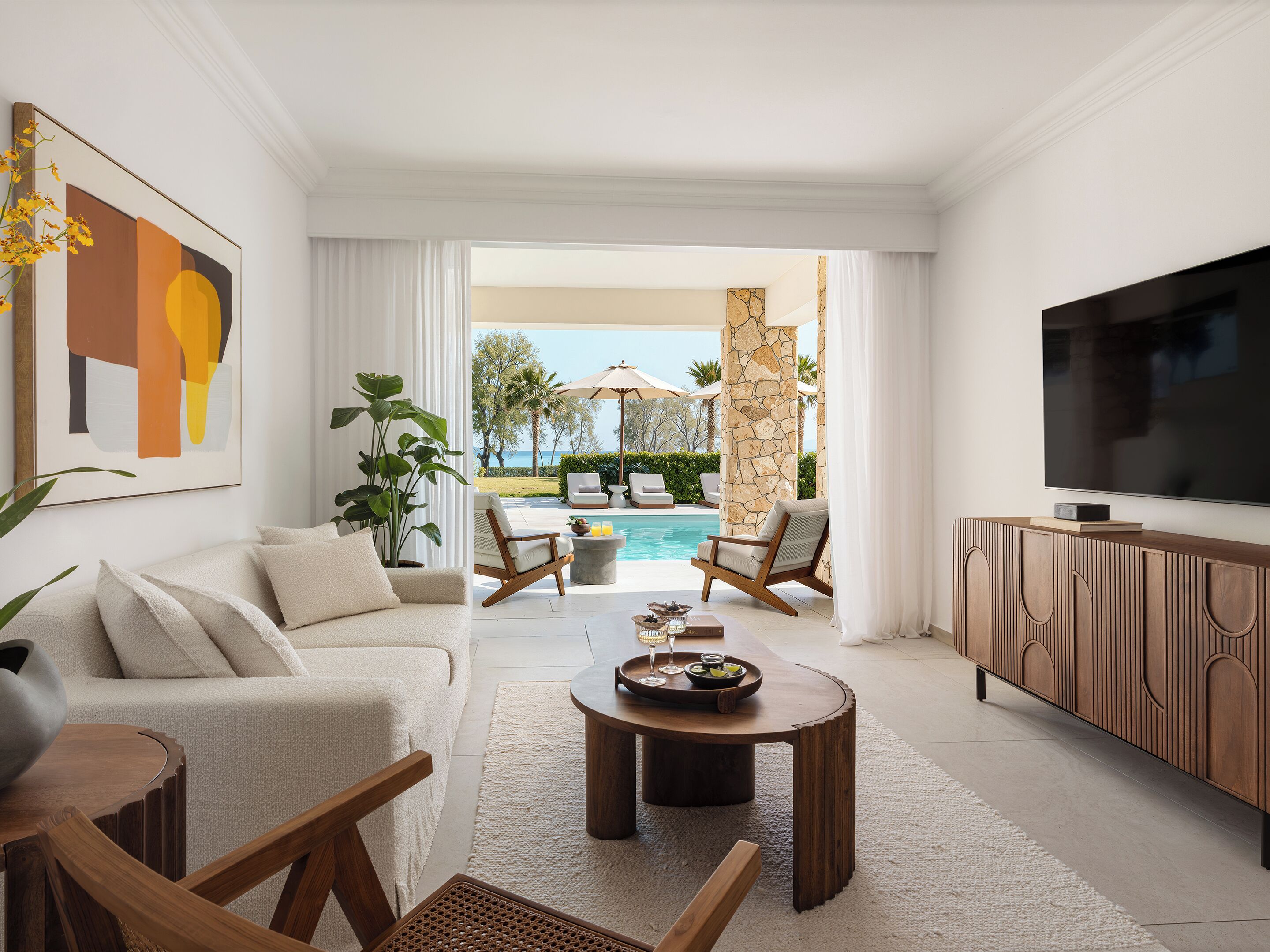 Luxury Family Suite Sea View, Private Pool | Seprai premium, minibar, brankas, dan meja kerja