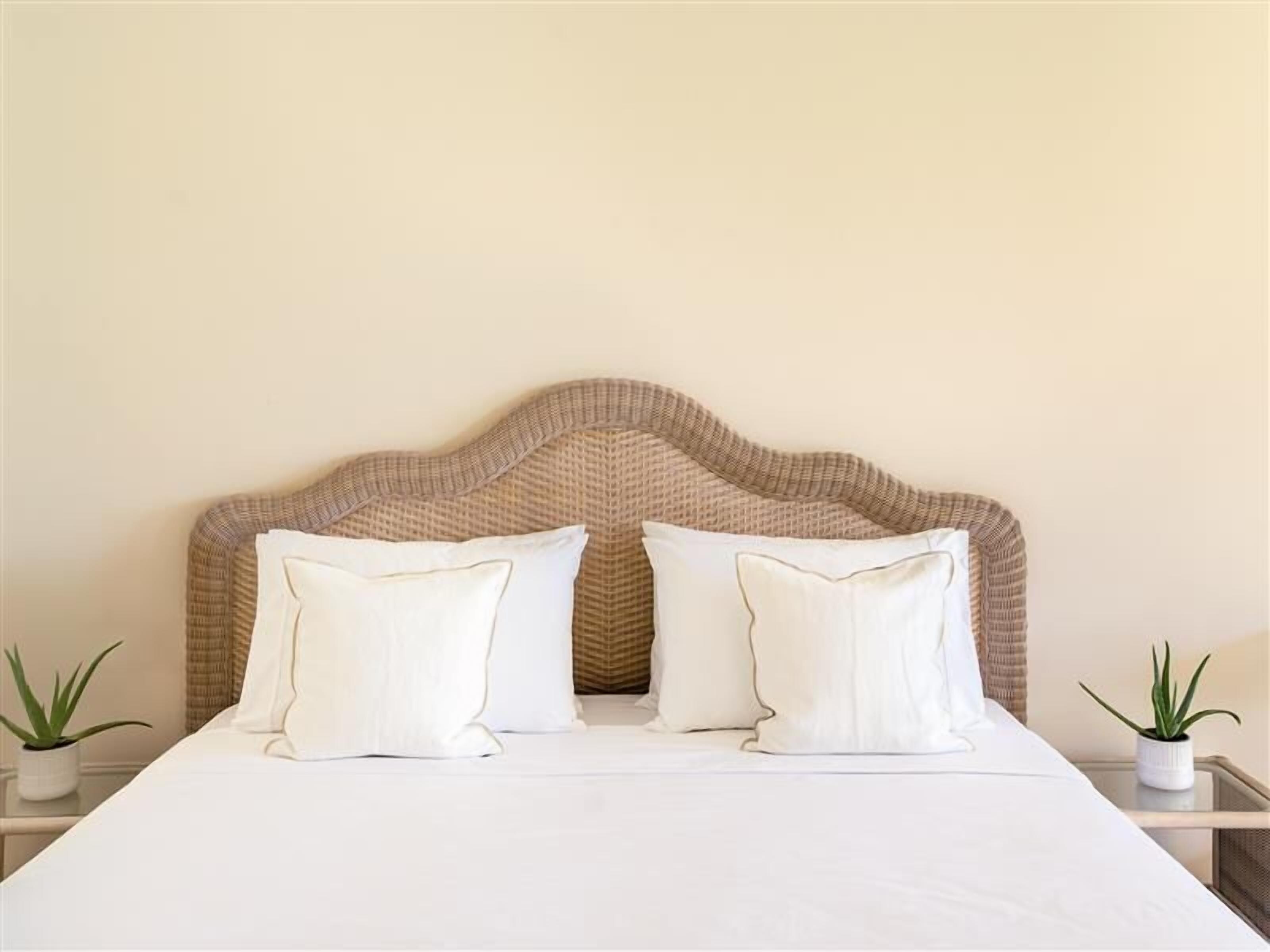 Ropa de cama de alta calidad y minibar 
