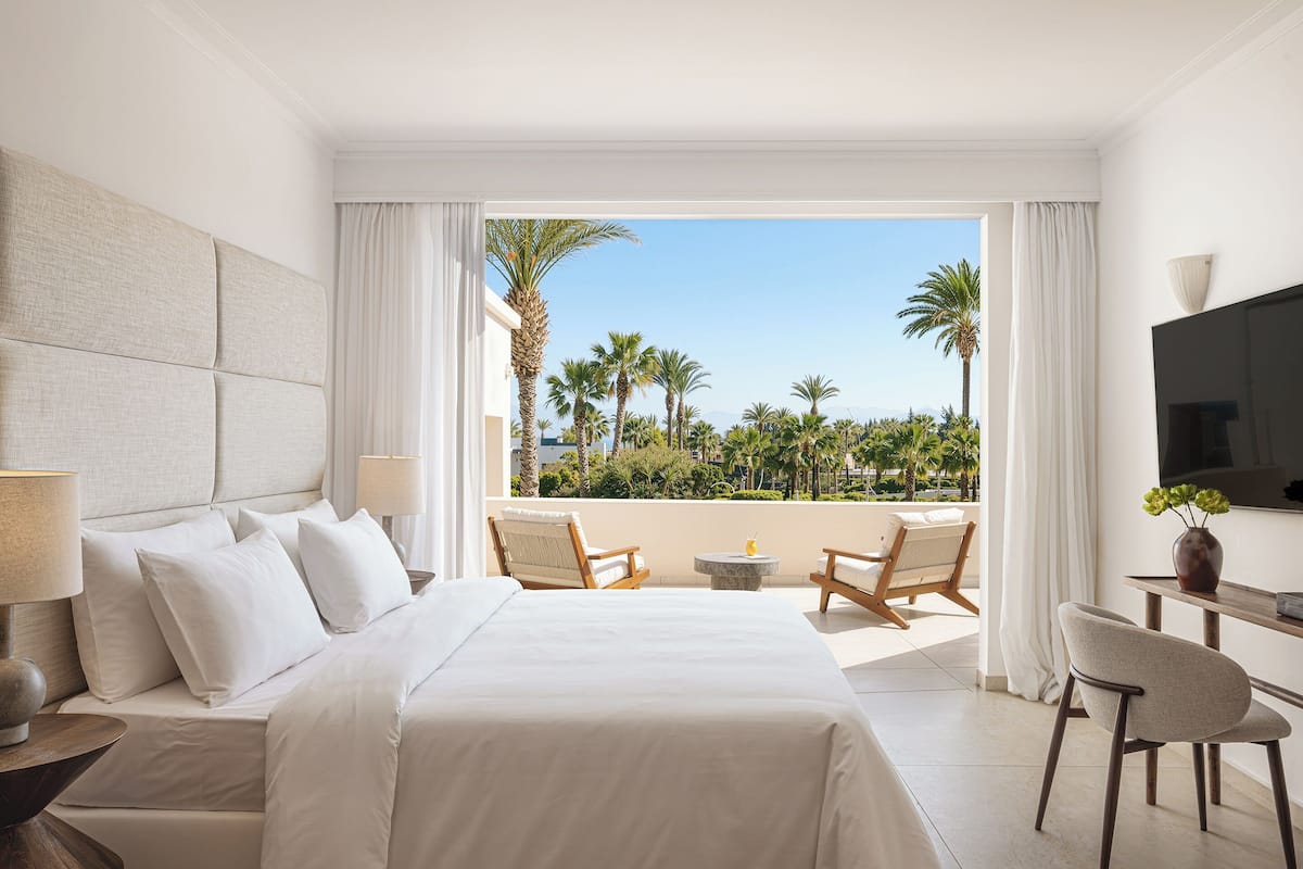 Luxury Family Suite (4 adults) | Hochwertige Bettwaren, Minibar, Zimmersafe, Schreibtisch