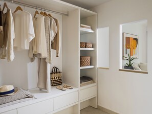 Luxury Family Suite Sea View, Private Pool | Armario