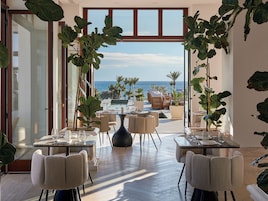 4 restaurantes; se sirve desayuno, almuerzo y cena