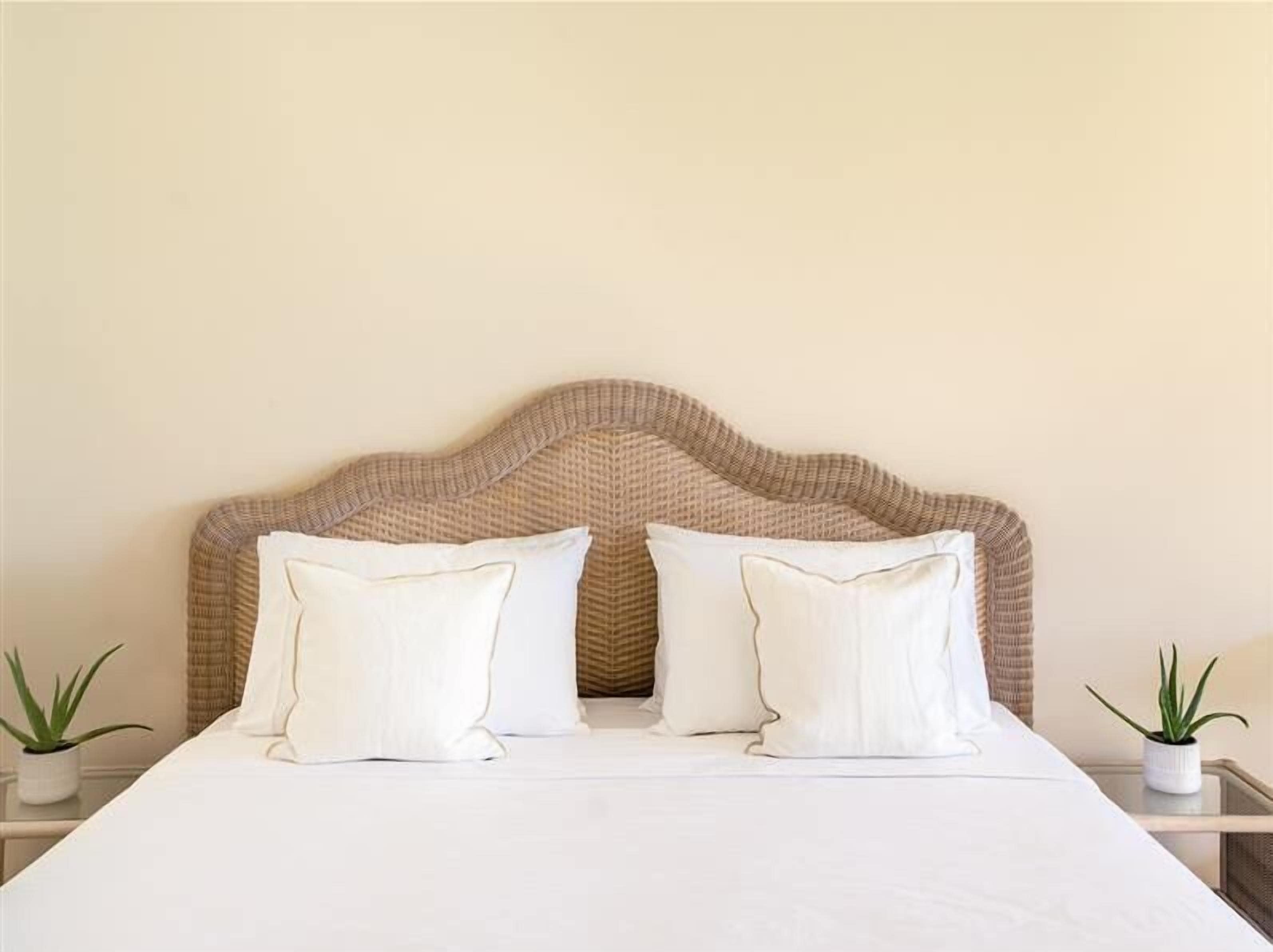 Ropa de cama de alta calidad y artículos del minibar gratis 