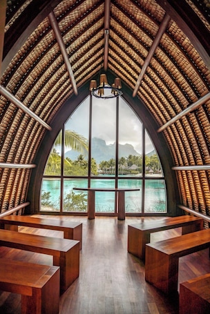Banquet hall. Four Seasons Resort Bora Bora