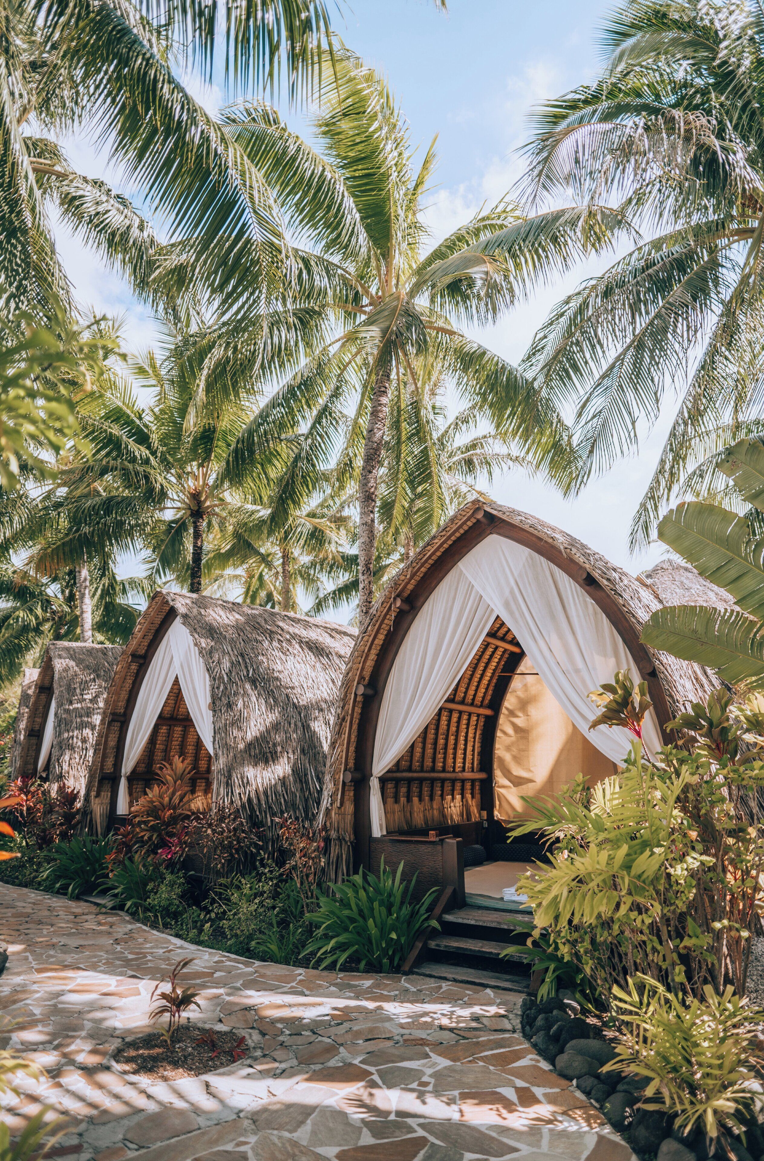 Outdoor pool, free cabanas, pool umbrellas