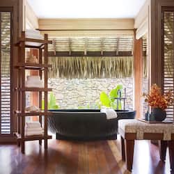 Deep soaking bathtub