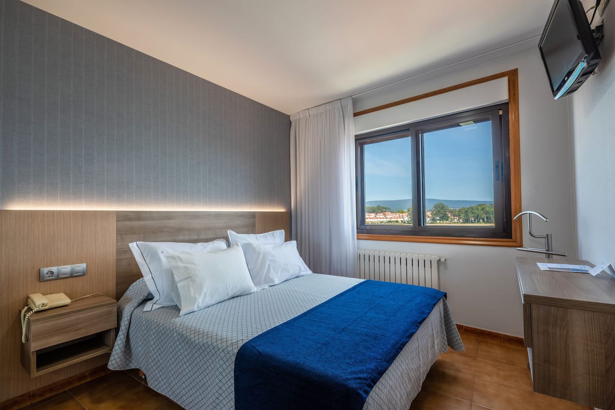 In-room safe, desk, cribs (surcharge), WiFi (free)