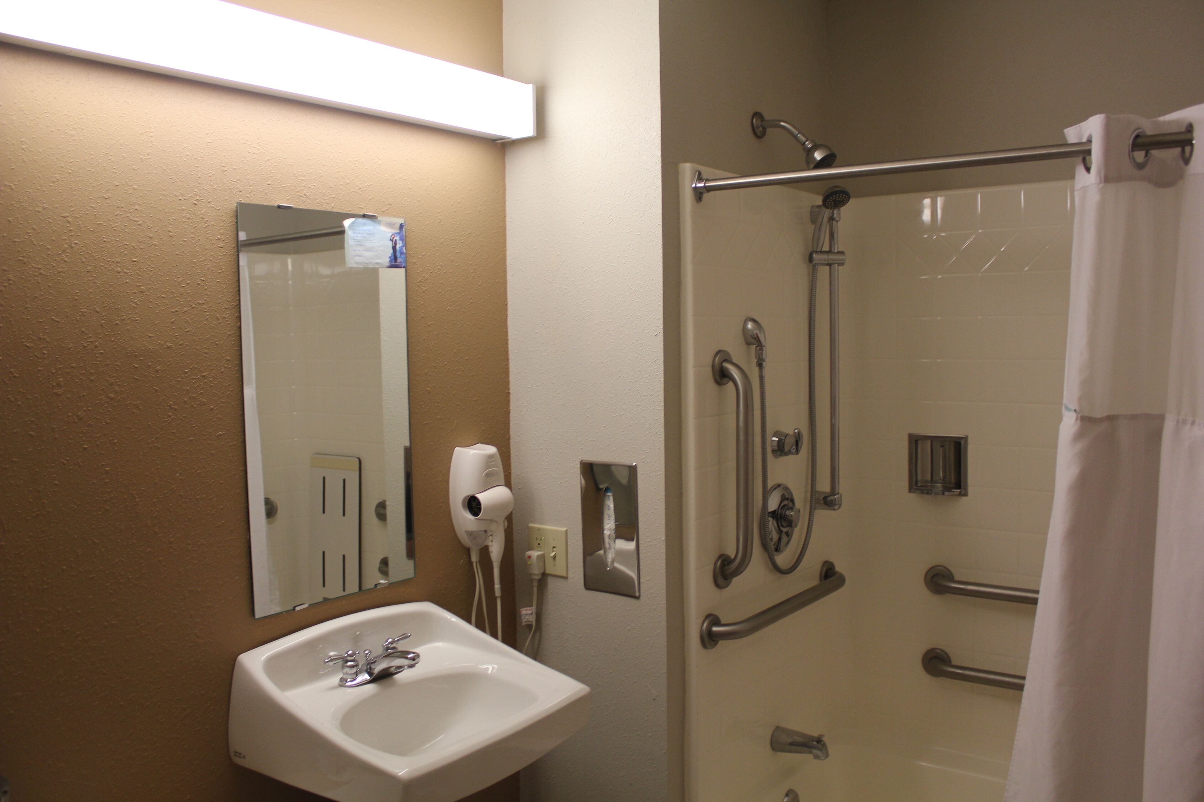 studio suite, 1 queen bed, accessible, non smoking | bathroom | free toiletries, hair dryer, towels