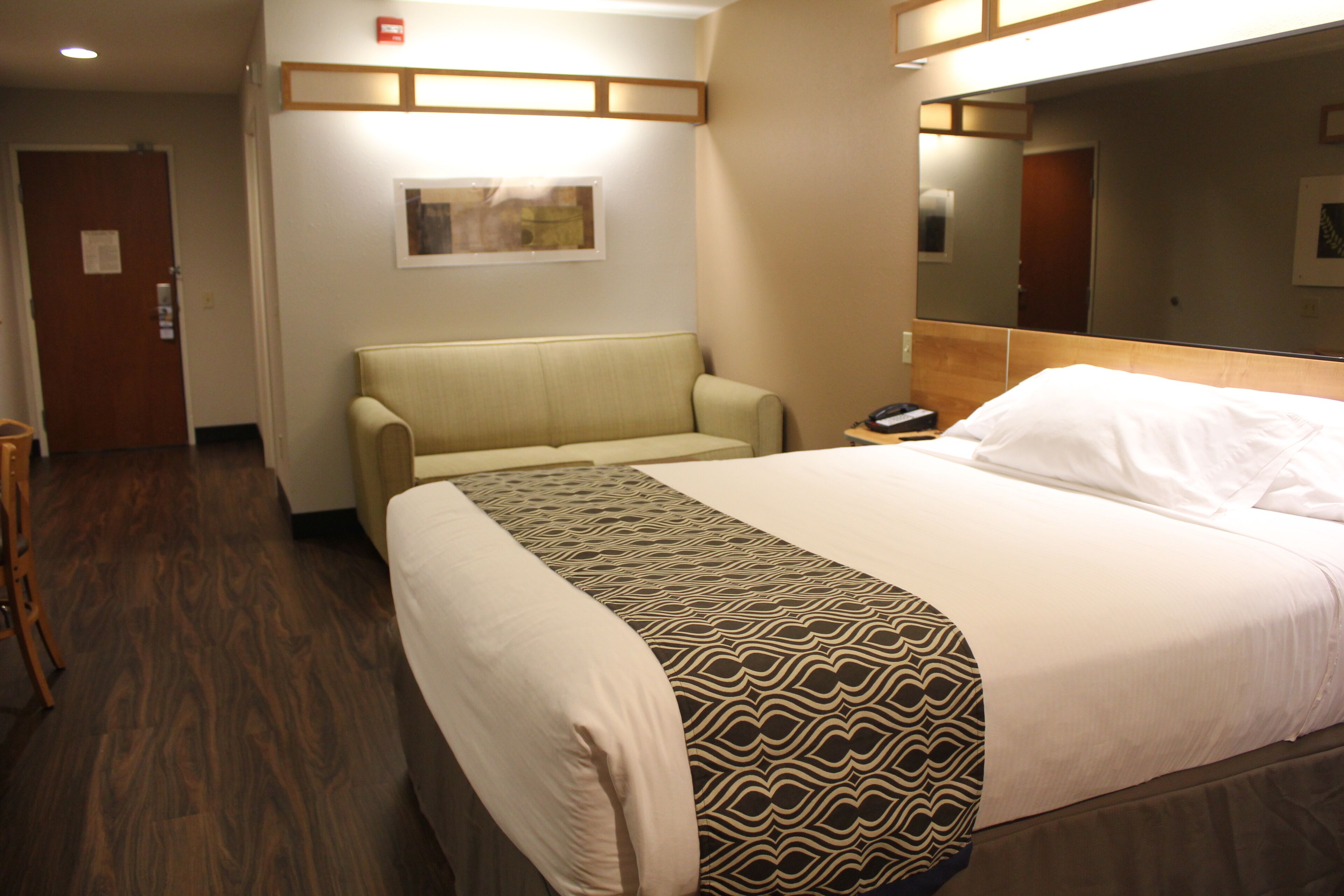 studio suite, 1 queen bed, accessible, non smoking | individually furnished, desk, blackout curtains, free cots/infant beds