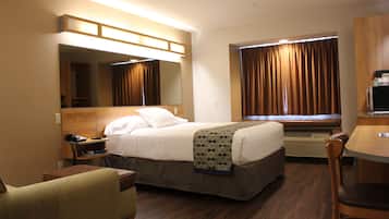 Suite estudio, 1 cama Queen size, con acceso para personas discapacitadas, para no fumadores | Muebles diferentes, escritorio, cortinas blackout y cunas gratuitas