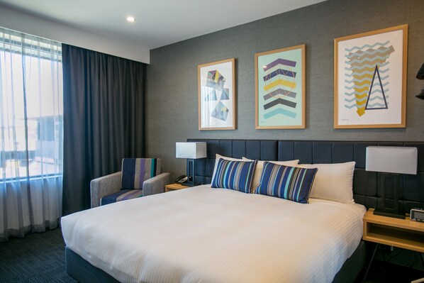 Executive King Room | In-room safe, desk, laptop workspace, blackout drapes - Alpha Hotel Eastern Creek (Eastern Creek)