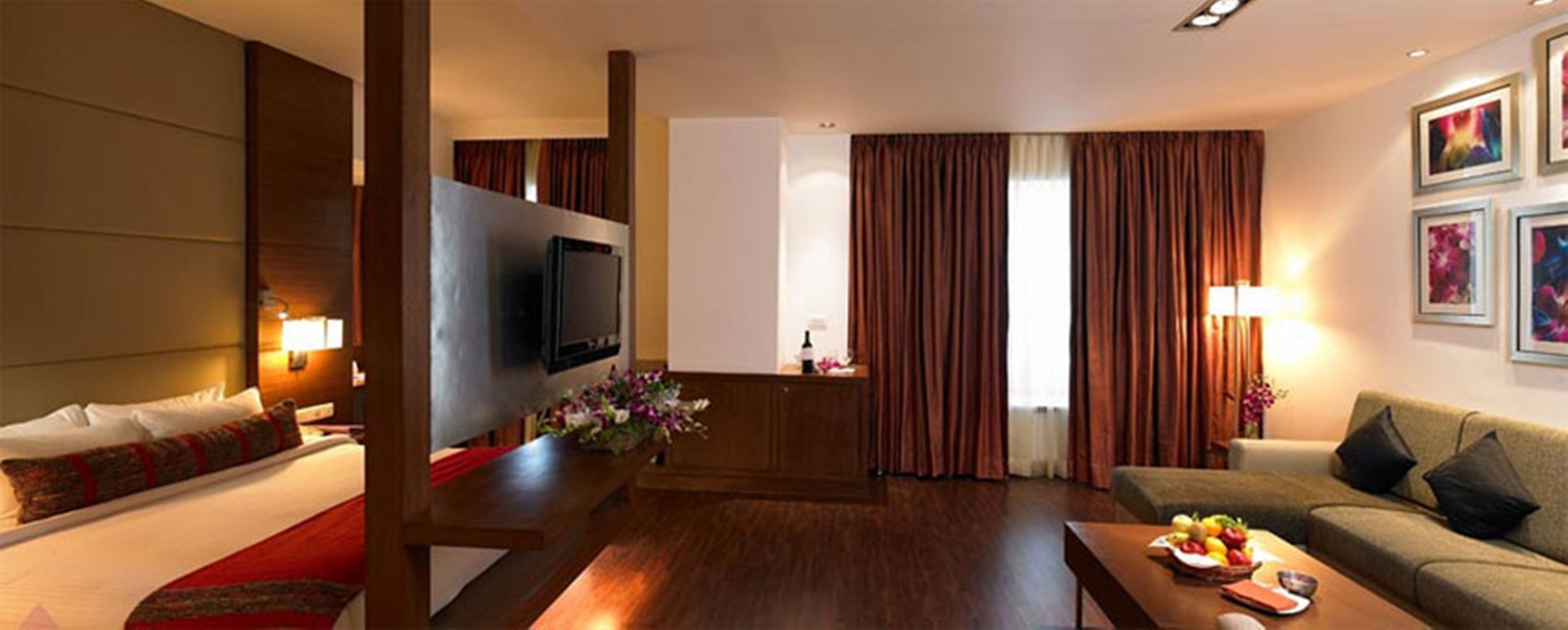club room with bathtub | living area | 32-inch lcd tv with satellite channels, tv