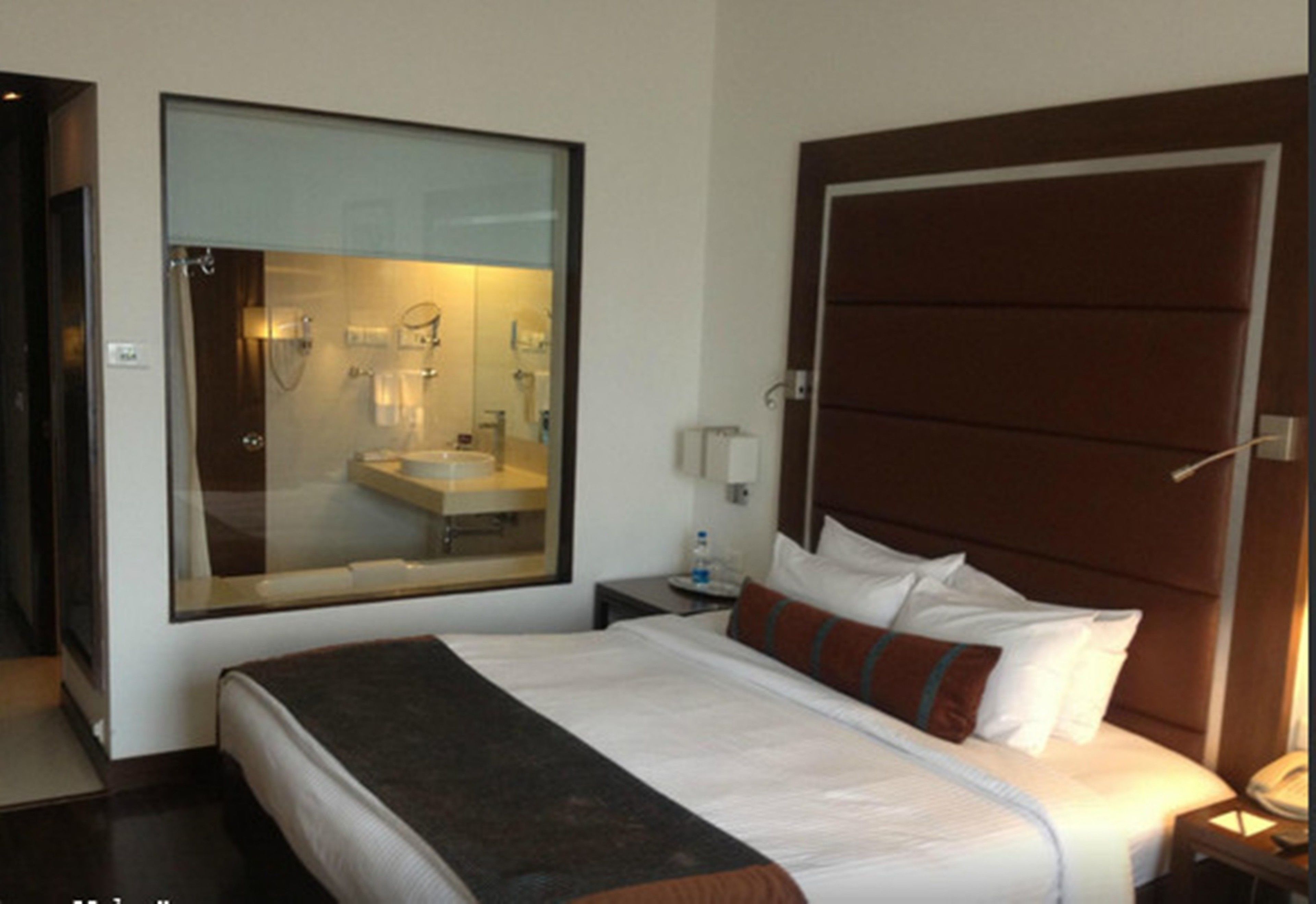 premium bedding, down duvets, minibar, in-room safe