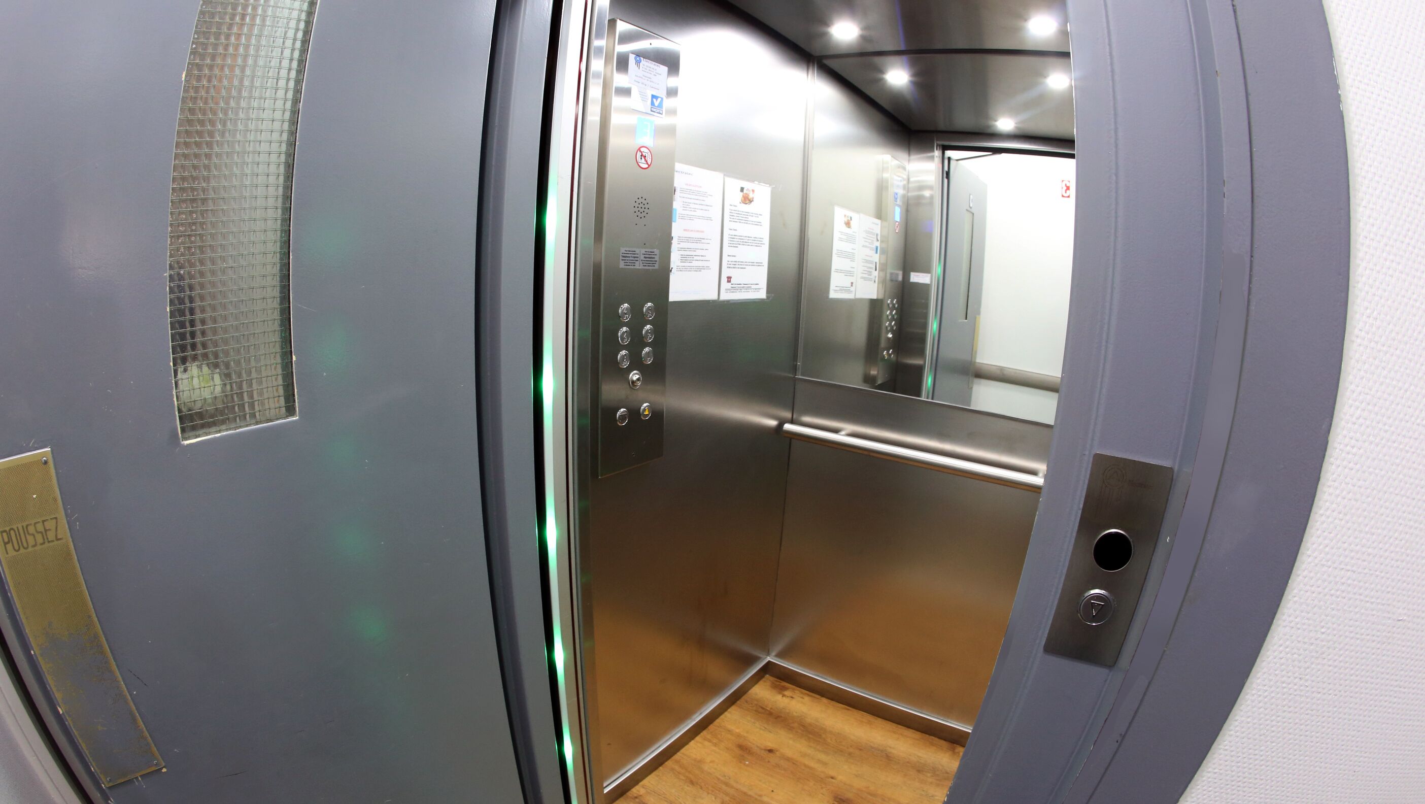 المنشأة من الداخل