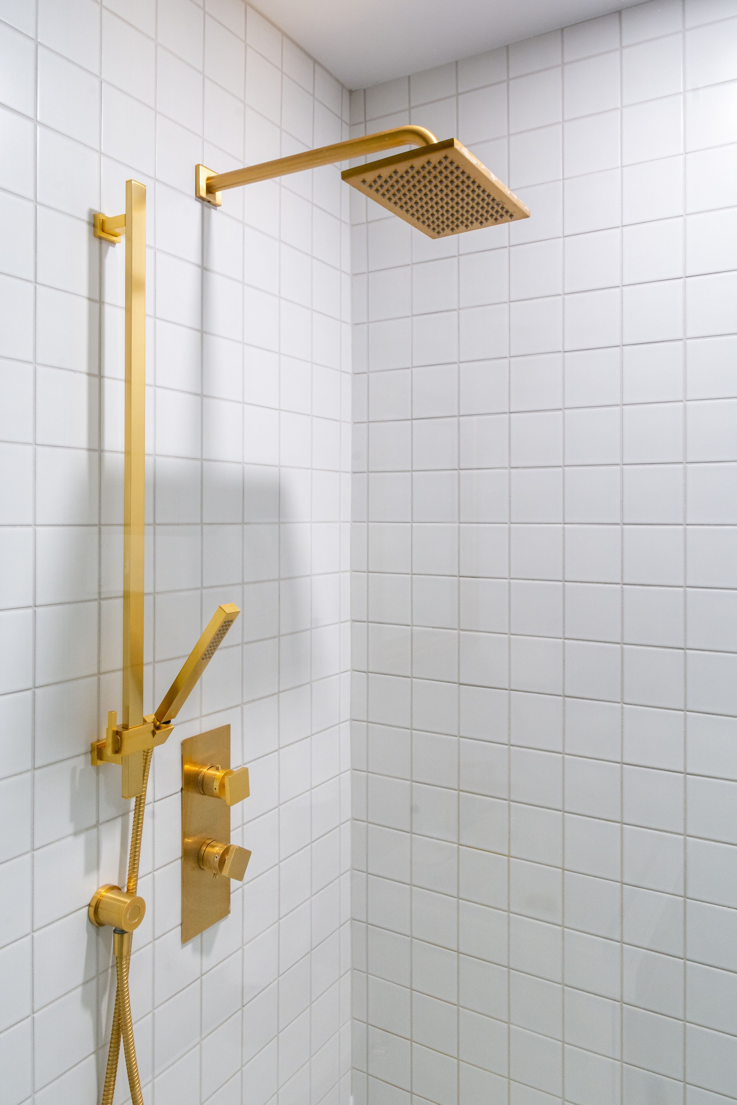 business room, 1 king bed | bathroom | shower, rainfall showerhead, free toiletries, hair dryer