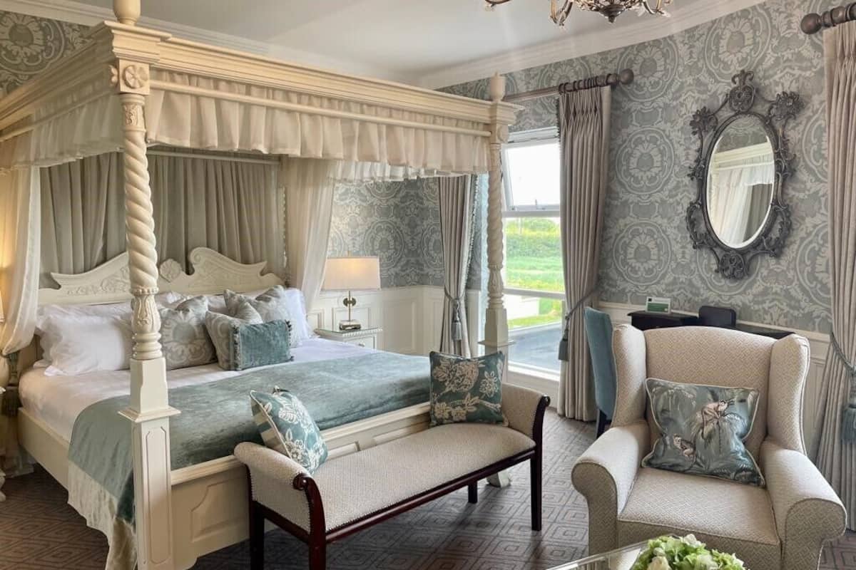 honeymoon double room | 1 bedroom, in-room safe, desk, laptop workspace