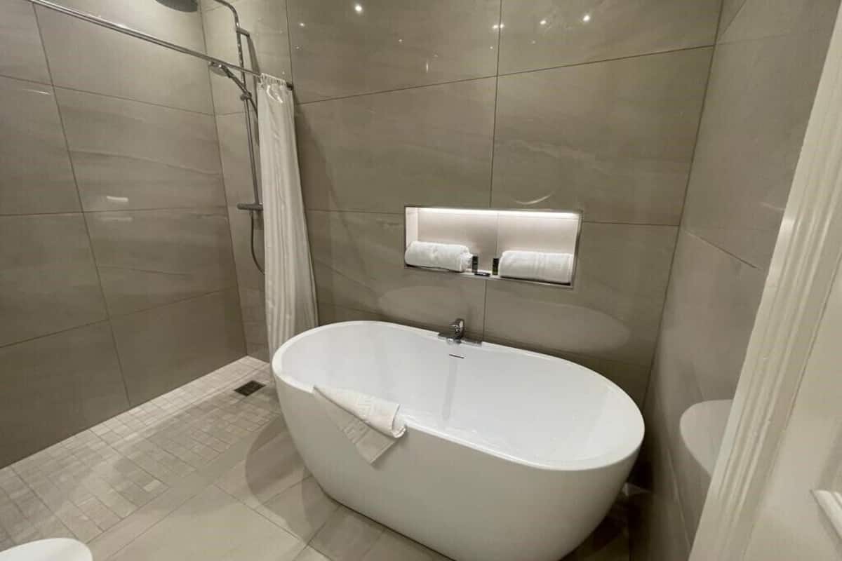 honeymoon double room | bathroom | free toiletries, hair dryer, towels, soap