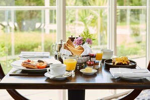 Daily full breakfast for a fee