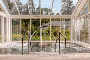 Couples treatment room(s), sauna, hot tub, body treatments, aromatherapy - Lough Eske Castle (Donegal)