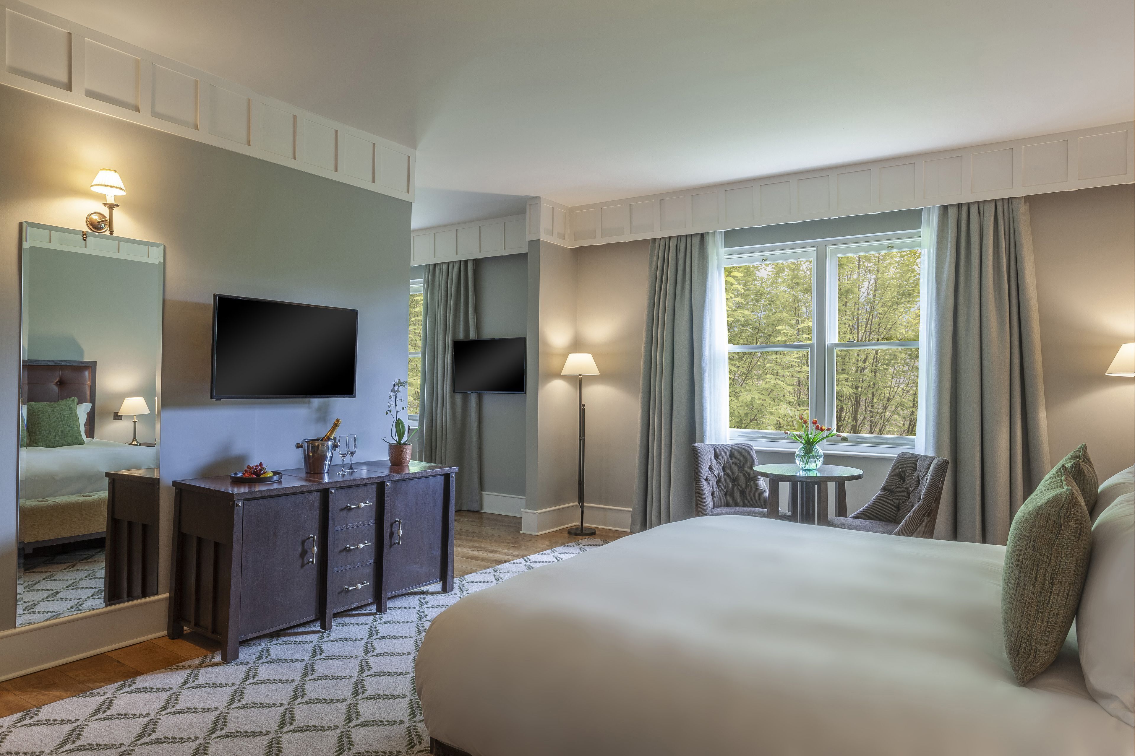Premium bedding, in-room safe, desk, blackout curtains