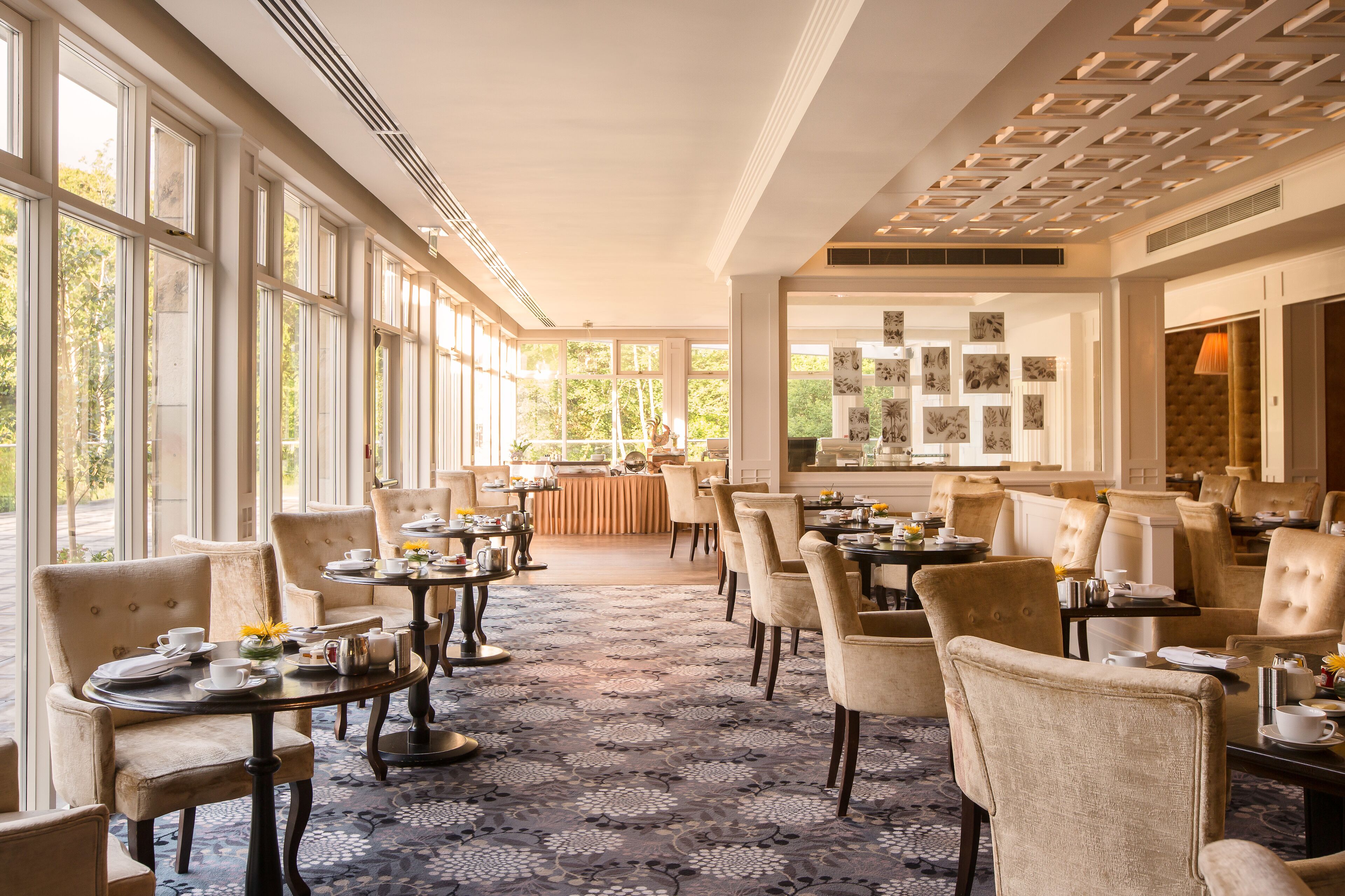 3 restaurants, breakfast, lunch, dinner served; international cuisine