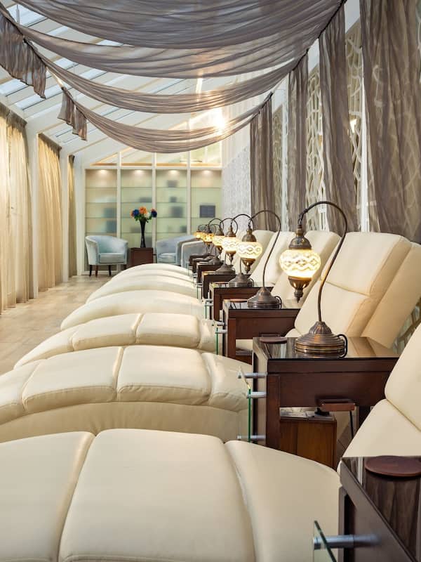 Couples treatment rooms, sauna, hot tub, body treatments, aromatherapy