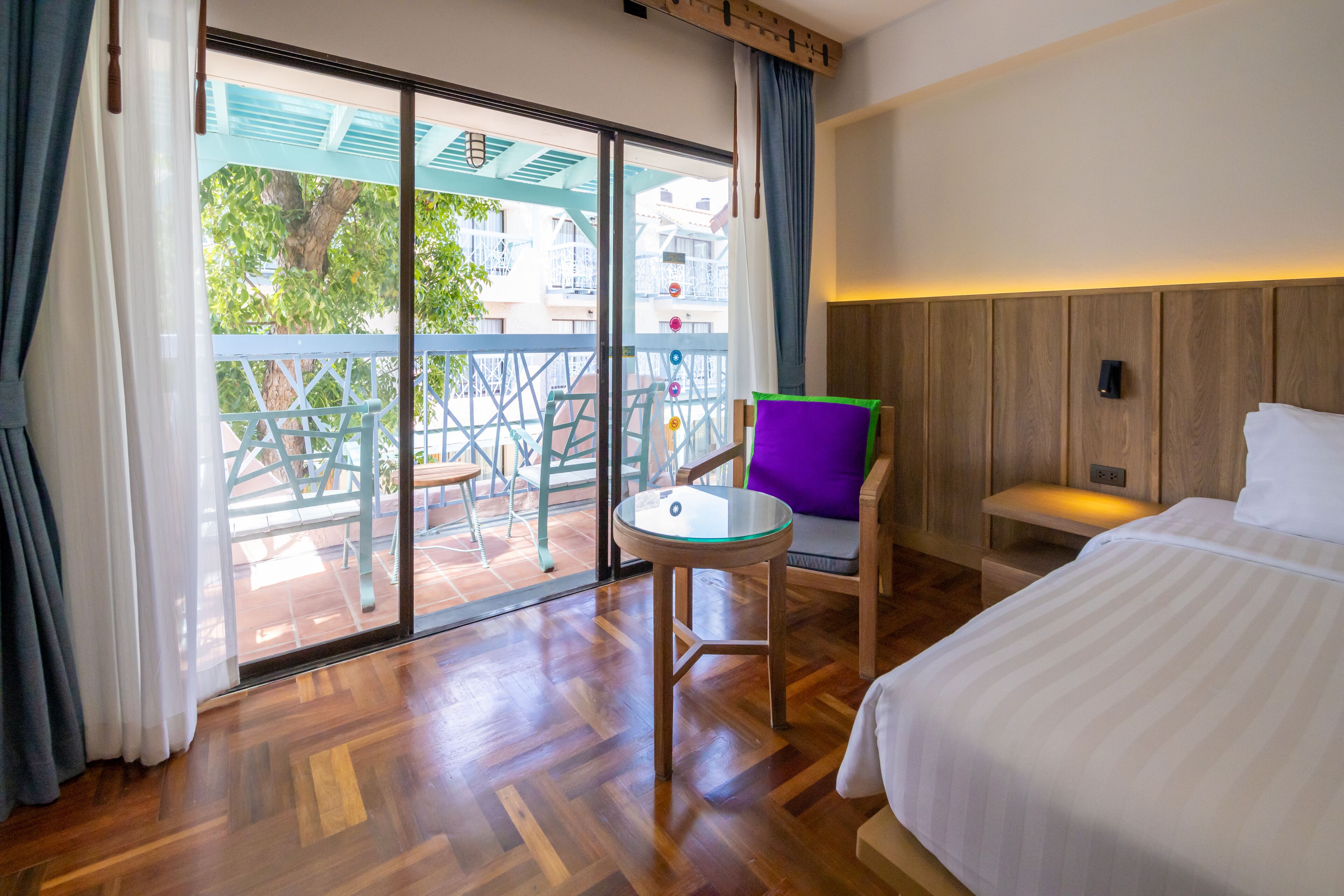 superior room, 1 double or 2 single beds | 1 bedroom, minibar, in-room safe, desk