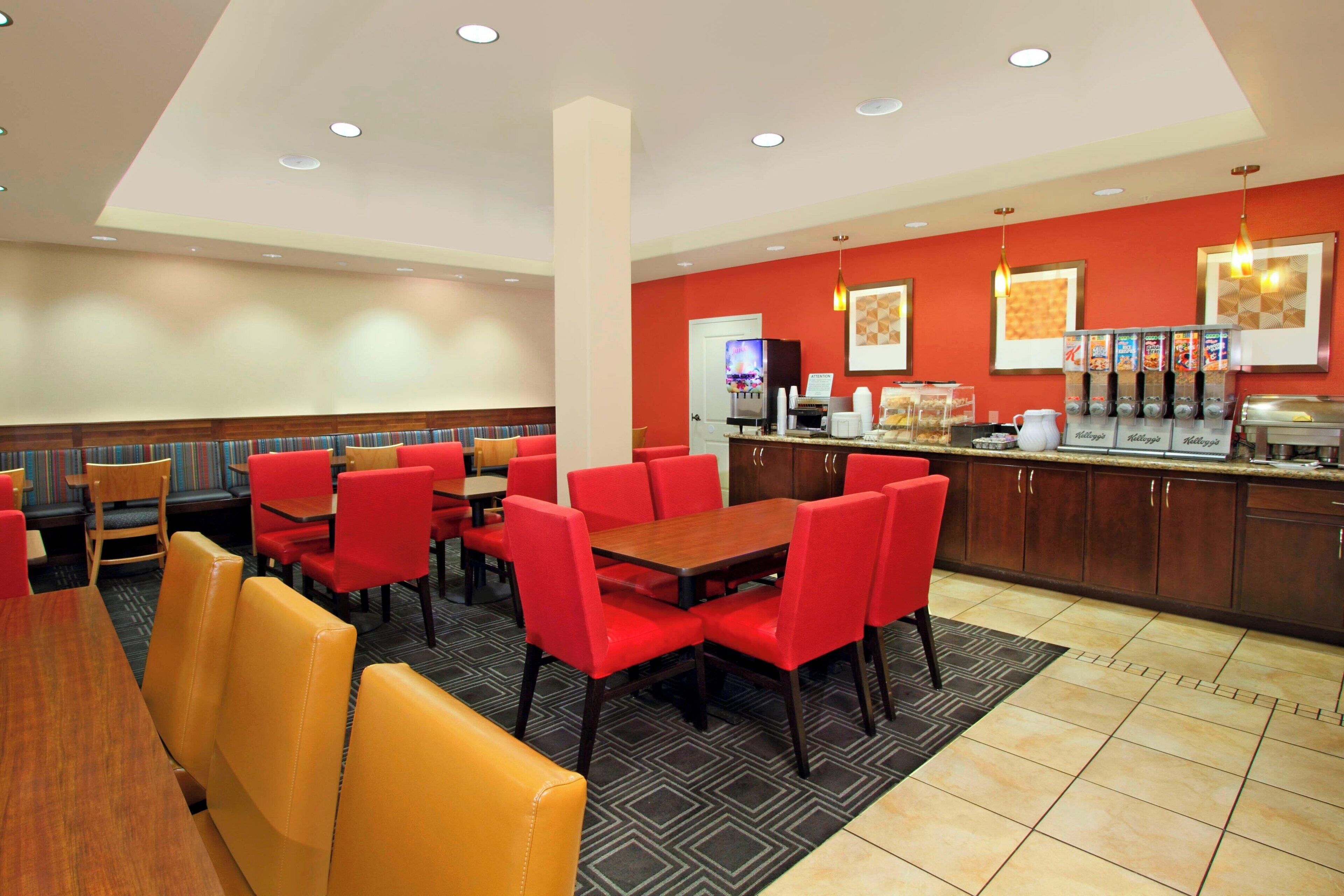 free daily continental breakfast