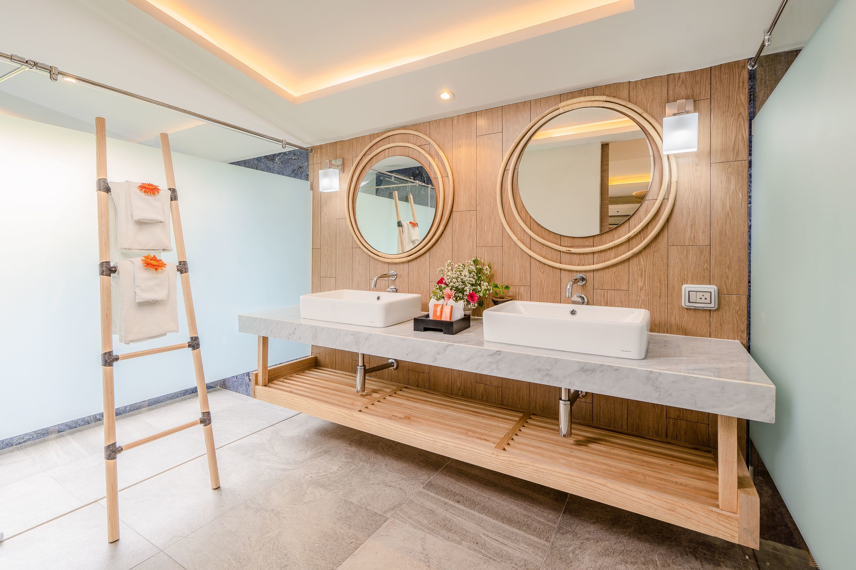 suite | bathroom shower