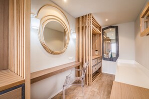 套房 | 羽絨被、Select Comfort 床墊、房內夾萬、獨特設計
