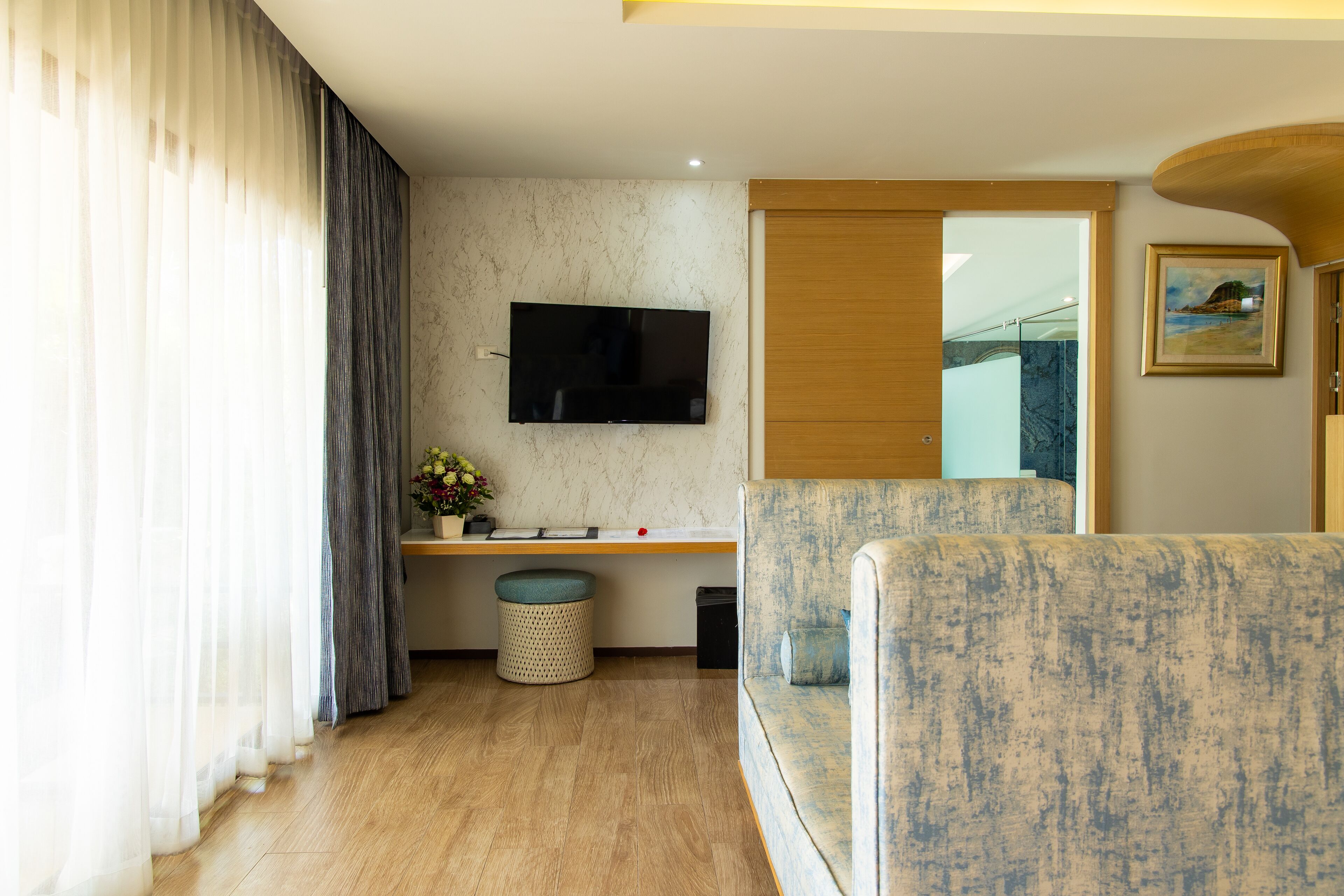 suite | down duvets, select comfort beds, in-room safe, individually decorated