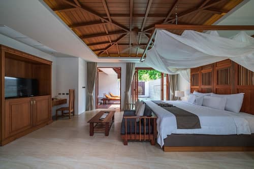 Premier Villa | Minibar, in-room safe, individually decorated, desk