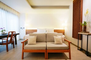 Deluxe Suite | Bathroom | Free toiletries, hair dryer, bathrobes, slippers - Malisa Villa Suites (Karon)