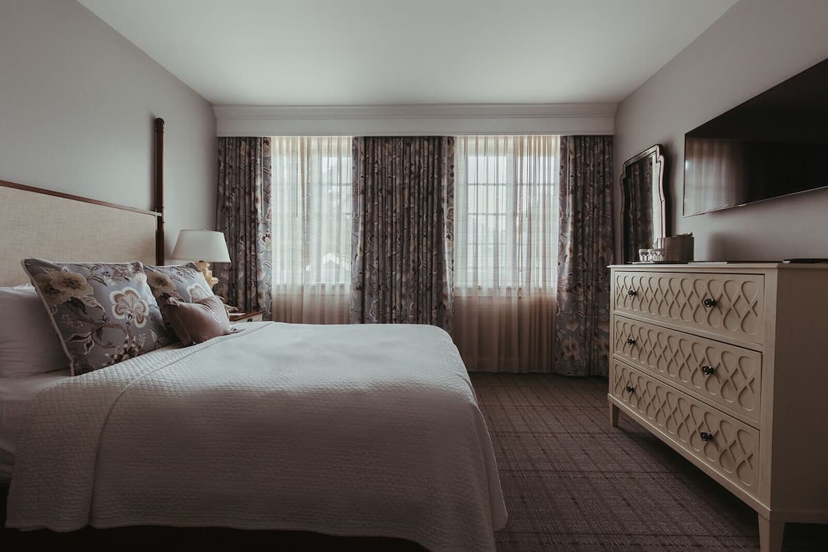 Zimmer, 1 Queen-Bett | Hochwertige Bettwaren, Daunenbettdecken, Schreibtisch