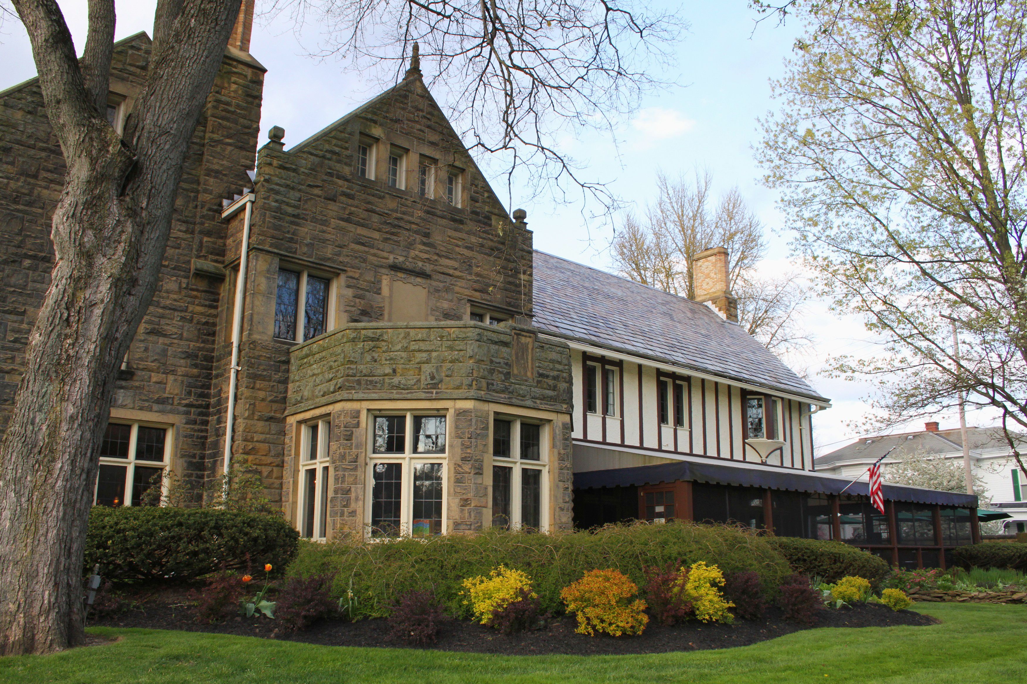 Breakfast, lunch, dinner served; American cuisine 