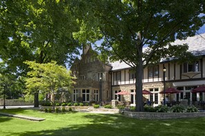 Porch - Granville Inn (Granville)