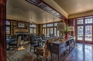 Breakfast, lunch, dinner served; American cuisine 