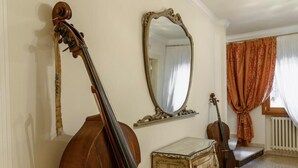 Interior - Locanda Al Leon (Venice)