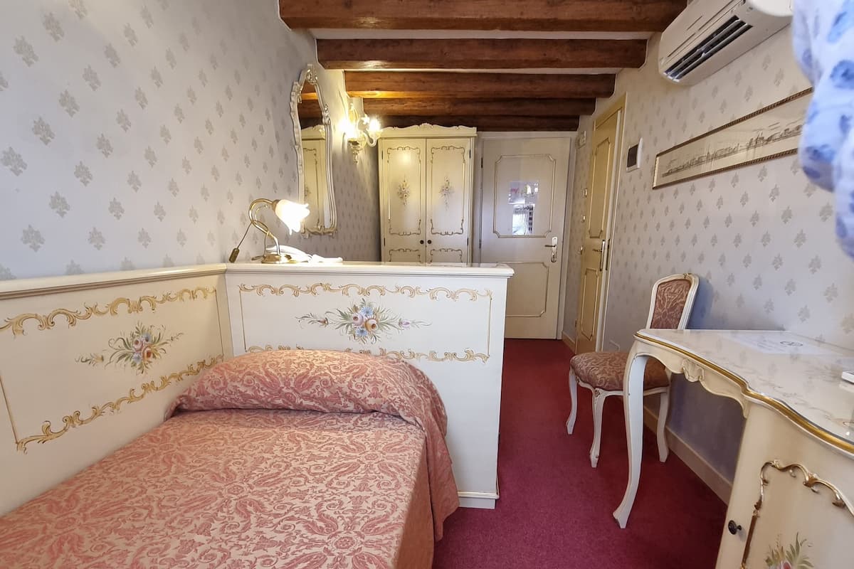 Economy-Zweibettzimmer | Hochwertige Bettwaren, Minibar, Zimmersafe, schallisolierte Zimmer