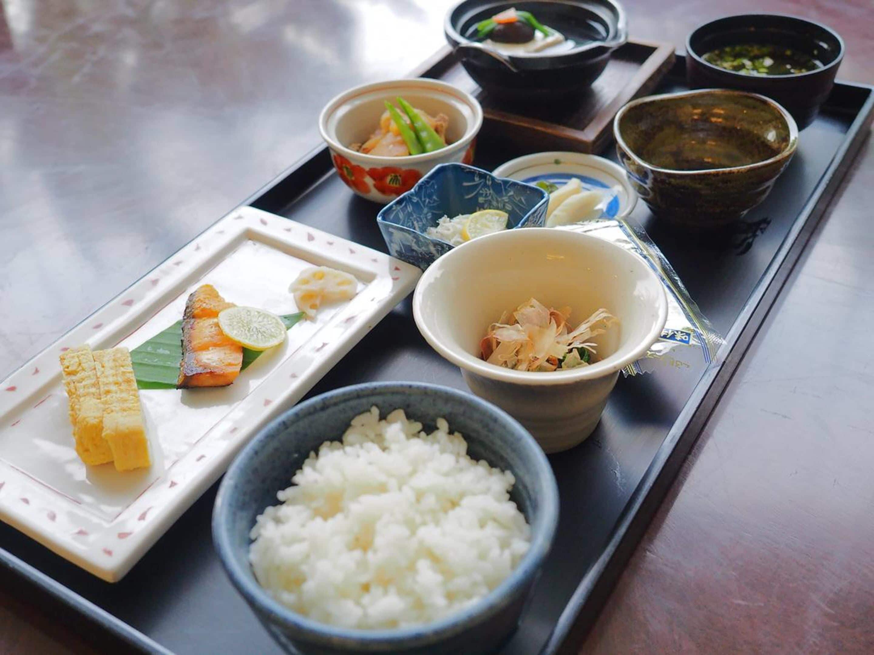 free buffet breakfast