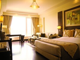 Minibar, in-room safe, desk, free WiFi