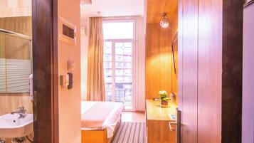 Minibar, in-room safe, iron/ironing board, WiFi